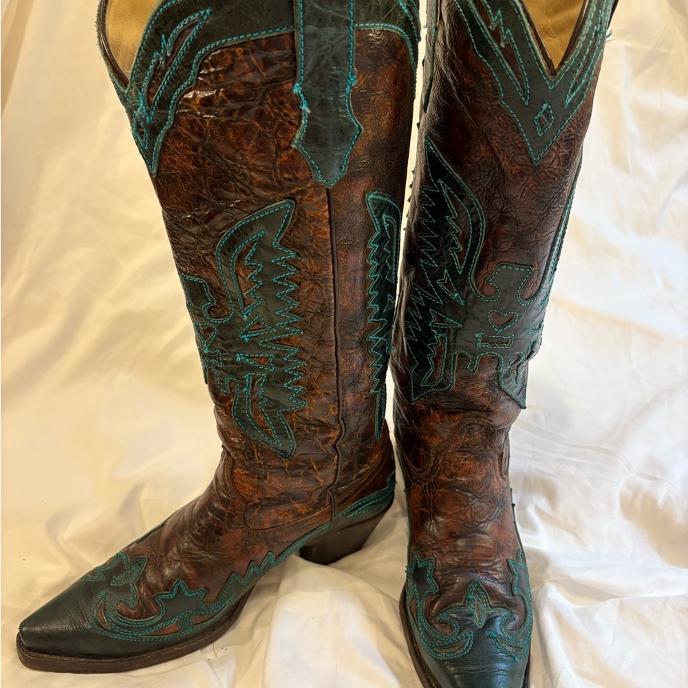Corral brown and turquoise boots.